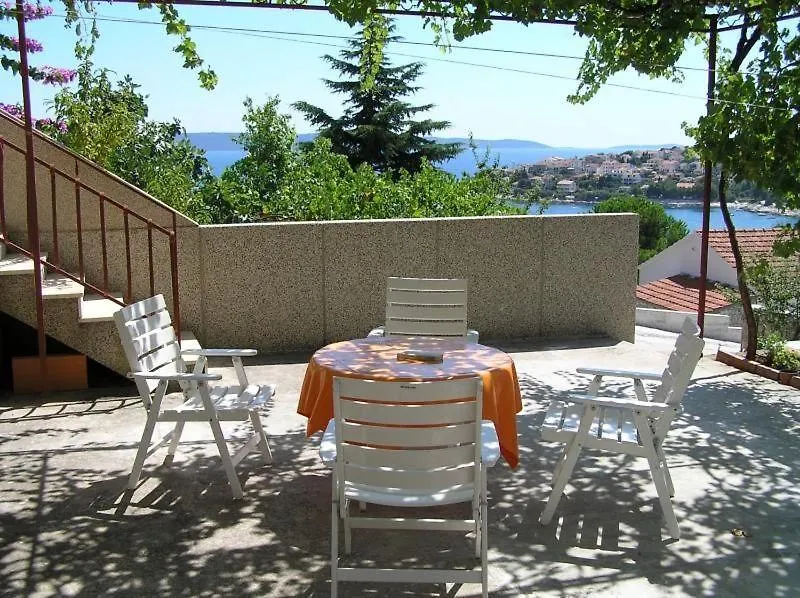 Apartment Mit Balkon Und Meerblick Trogir
