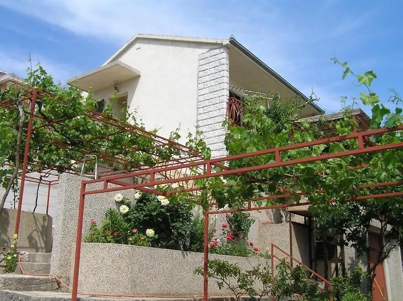 Apartment Mit Balkon Und Meerblick Trogir